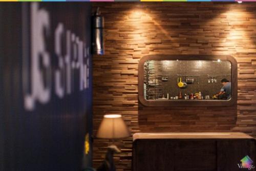 Квартира петербургского ресторатора Михаила Орлова в посёлке юкки - с видом на лес, просторной верандой и мебелью из Индии. 06