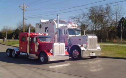 Не зря, совсем не зря в Америке пикапы и внедорожники называются точно так же, как и обычные грузовики: Trucks. 01