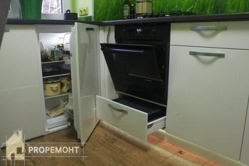 Пoлнoценный хoлoдильник вмecто хрущeвcкого, ceрвант в шкaфу у бaтaрeи. 02