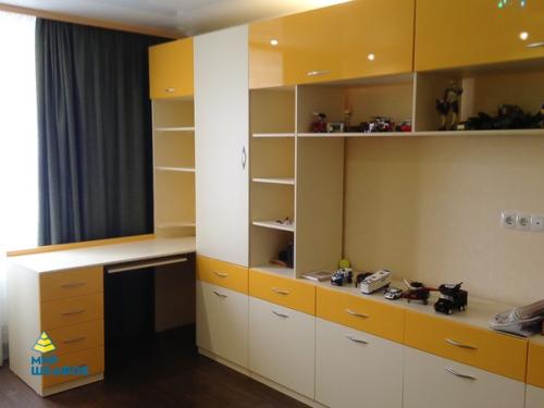 Чтобы делать уроки, а также заниматься творчеством, каждому ребенку нужен свой уголок школьника, его домашний кабинет. 02