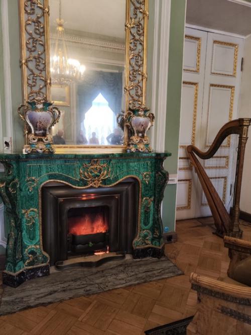 Очень - очень здесь красиво и жизнь в доме Юсуповых бьёт ключом, судя по экскурсионному расписанию. 03