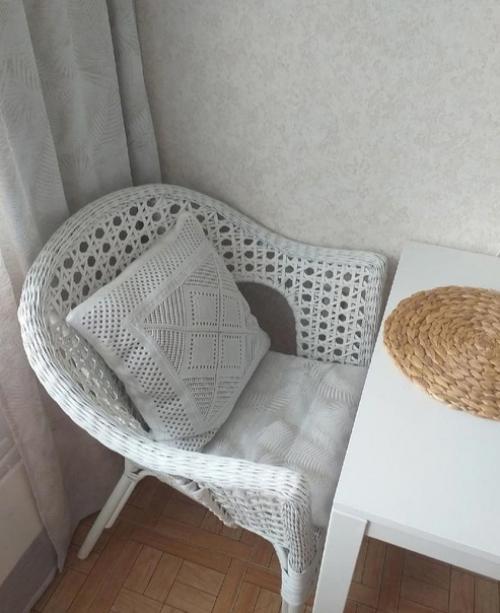 Небольшая кухня. В светлых тонах. 03