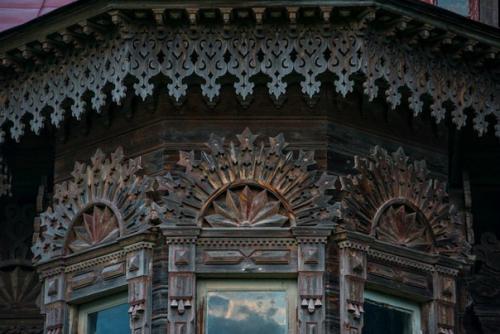 Красивый старинный дом в заброшенной деревне. 05