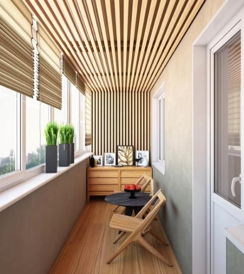 Пришло время избавиться от старых вещей на балконе, таких как лишние банки, коробки с вещами на Всякий Случай. 01