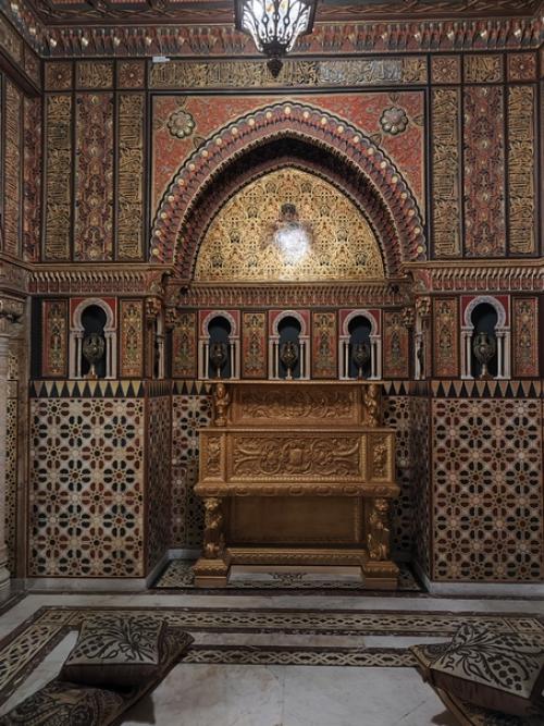 Очень - очень здесь красиво и жизнь в доме Юсуповых бьёт ключом, судя по экскурсионному расписанию. 08