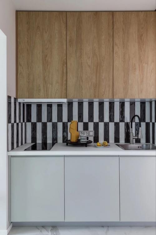 Квартира - студия.  Хозяйка квартиры- светлая, жизнерадостная женщина, она часто смеется и шутит, любит жизнь и на все смотрит с позитивом. 02