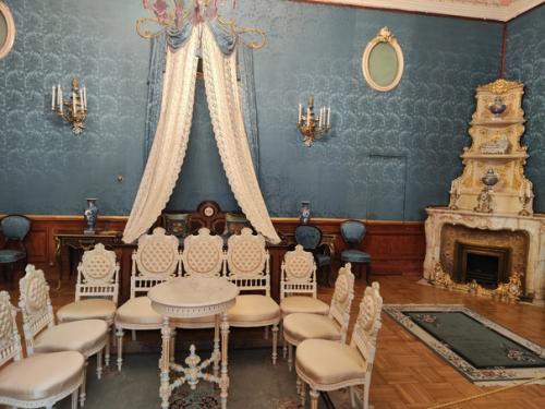 Очень - очень здесь красиво и жизнь в доме Юсуповых бьёт ключом, судя по экскурсионному расписанию. 01