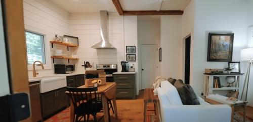 87-Летняя женщина живет в доме площадью всего 27 кв. 02