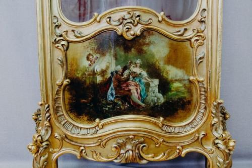 В мастерской реставрации мебели и деревянных предметов интерьера завершилась работа над шкафчиком - Горкой из музея - квартиры Г. с. Улановой. 05