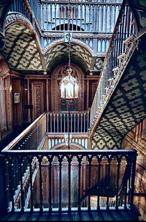 Дворец Коттедж в петергофском парке Александрия удивителен тем, что он сохранился до наших дней без современных новоделов и перестроек. 05