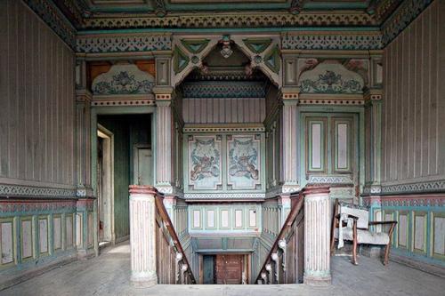 Красивый старинный дом в заброшенной деревне. 07