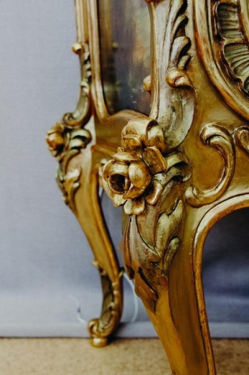 В мастерской реставрации мебели и деревянных предметов интерьера завершилась работа над шкафчиком - Горкой из музея - квартиры Г. с. Улановой. 03