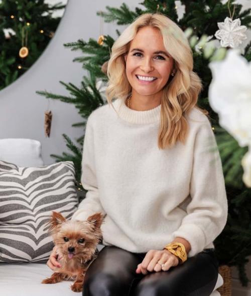 Добро пожаловать в современную скандинавскую квартиру, которую хозяйка уже украсила к рождеству. 04