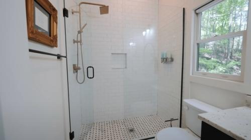 87-Летняя женщина живет в доме площадью всего 27 кв. 06