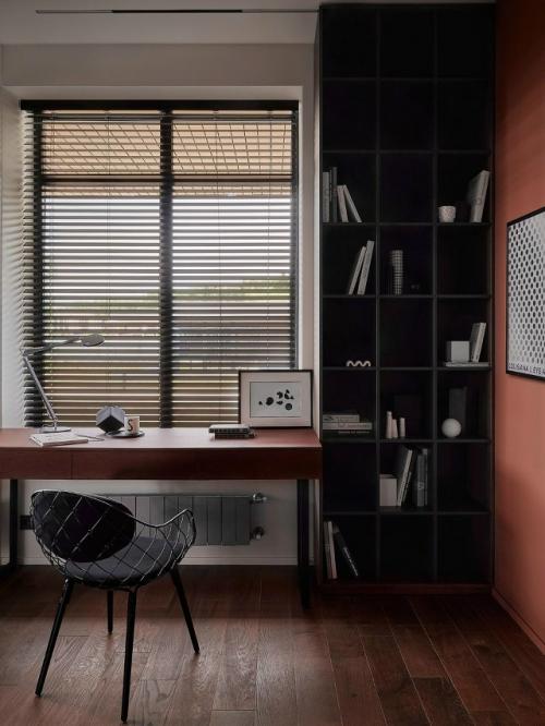 Дизайнер Алина джонфаба создала интерьер, построенный на сочетании минимализма, природных оттенков и продуманных контрастов. 04