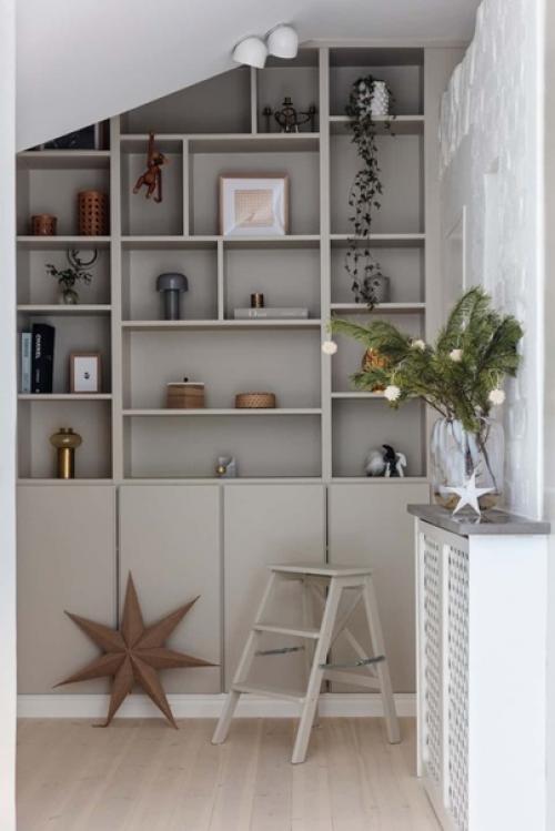 Добро пожаловать в современную скандинавскую квартиру, которую хозяйка уже украсила к рождеству. 01