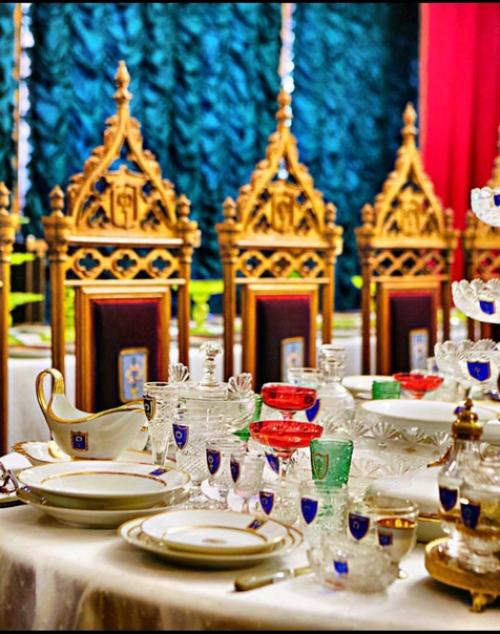 Дворец Коттедж в петергофском парке Александрия удивителен тем, что он сохранился до наших дней без современных новоделов и перестроек. 03