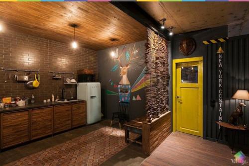 Квартира петербургского ресторатора Михаила Орлова в посёлке юкки - с видом на лес, просторной верандой и мебелью из Индии. 04