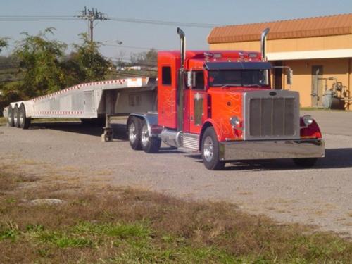 Не зря, совсем не зря в Америке пикапы и внедорожники называются точно так же, как и обычные грузовики: Trucks. 03