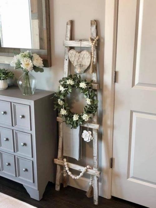 Лесенка может стать прекрасным декоративным и функциональным элементом в вашем интерьере. 02