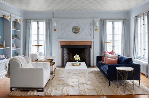 В этом доме в США есть как минимум три гостиные и каждая из них оформлена по-своему. 05