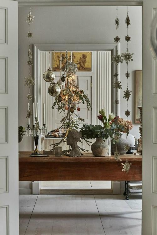 Жозефина шталь выросла в художественной семье - и этот бэкграунд чувствуется в каждом её рождественском декоре. 07