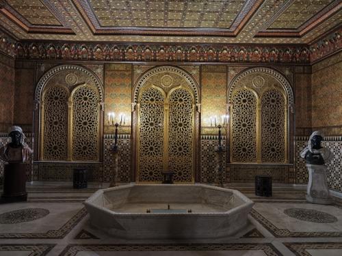 Очень - очень здесь красиво и жизнь в доме Юсуповых бьёт ключом, судя по экскурсионному расписанию. 07