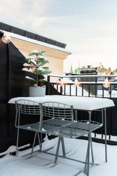 Добро пожаловать в современную скандинавскую квартиру, которую хозяйка уже украсила к рождеству. 03