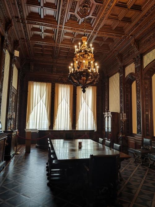 Очень - очень здесь красиво и жизнь в доме Юсуповых бьёт ключом, судя по экскурсионному расписанию. 06