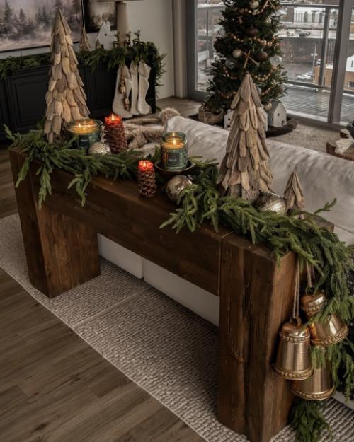 Натуральные материалы и красивые оттенки зелёного в деталях красивого интерьера, украшенного к новогодним праздникам. 03