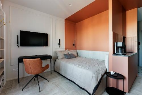 Цветной интерьер квартиры - студии 24, 3 м 2 (29 м 2 с балконом) в Санкт-петербурге. 03