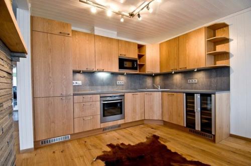 Минималистический, скандинавский интерьер двухуровневой квартиры в Швеции. 08