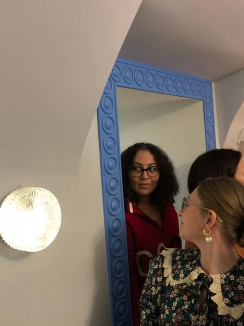 В бывшей усадьбе Рахмановых, в ресторане Лолита, еду приносят в винтажной посуде. 03