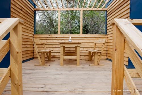 Этот очаровательный коттедж, в котором можно остановиться на пару дней, расположен в астраханской области на левом берегу реки Ахтубы. 03