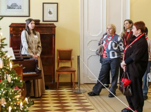 Музей - усадьба П. и. Чайковского в Воткинске с 10 декабря принимает туристов новогоднего ретропоезда Чайковский Экспресс. 05