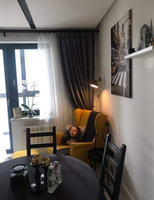 Просторная кухня. В ярких цветах. 08