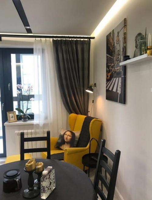 Просторная кухня. В ярких цветах. 09