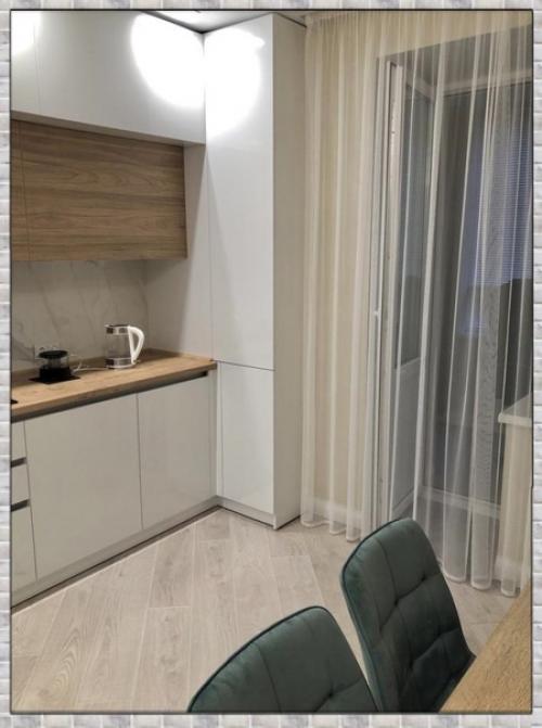 Симпатичная кухня в светлых оттенках. 05