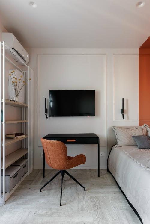 Цветной интерьер квартиры - студии 24, 3 м 2 (29 м 2 с балконом) в Санкт-петербурге. 08