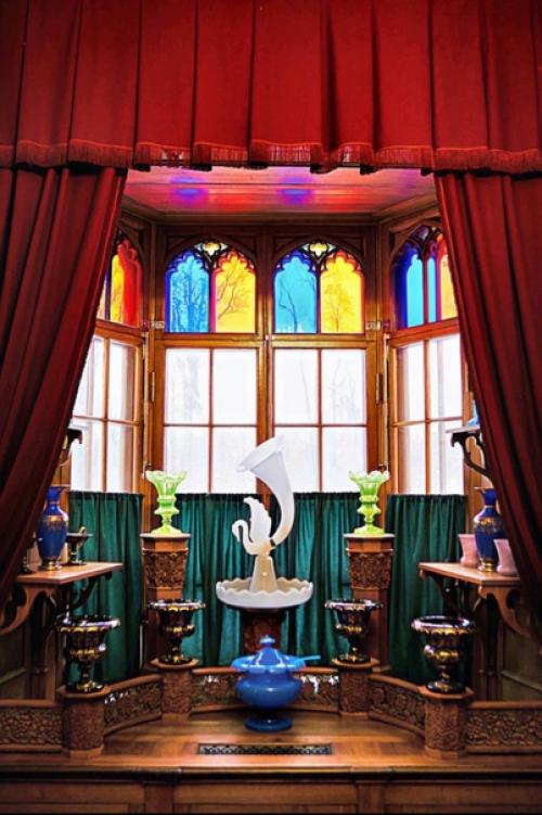 Дворец Коттедж в петергофском парке Александрия удивителен тем, что он сохранился до наших дней без современных новоделов и перестроек. 02