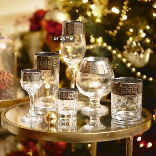 Уютный зимний интерьер - это не только потрескивающие поленья в камине, подмигивающие огоньки на новогодней ёлке и атрибутика любимых праздников. 08