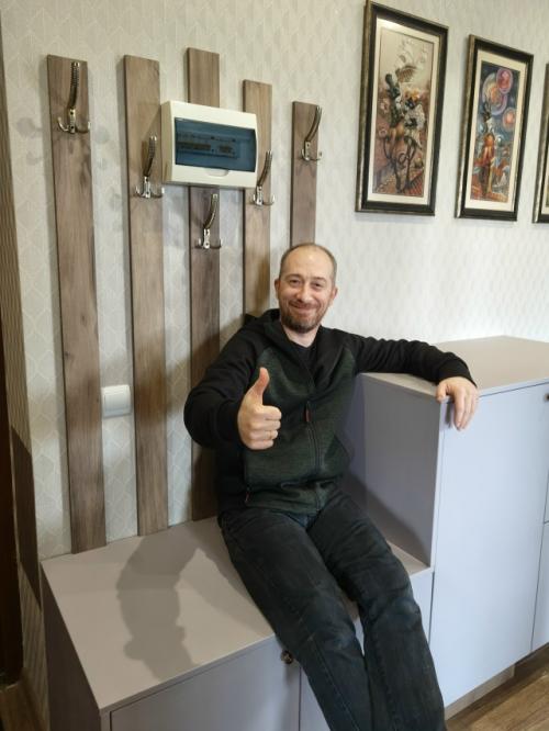 Даже небольшая прихожая лучше, чем ее отсутствие: vk.  