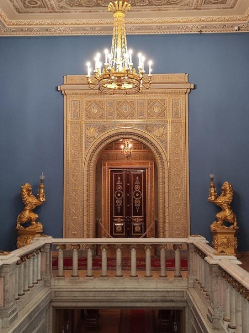 Очень - очень здесь красиво и жизнь в доме Юсуповых бьёт ключом, судя по экскурсионному расписанию. 04