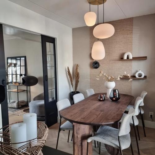 Темное дерево все чаще в скандинавских интерьерах появляется. 02