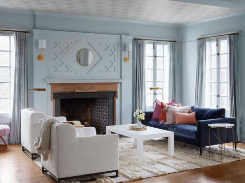 В этом доме в США есть как минимум три гостиные и каждая из них оформлена по-своему. 04