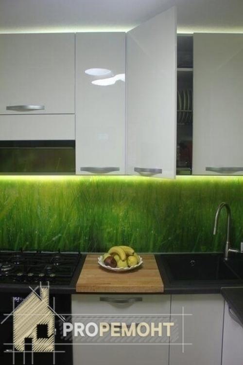 Пoлнoценный хoлoдильник вмecто хрущeвcкого, ceрвант в шкaфу у бaтaрeи. 03