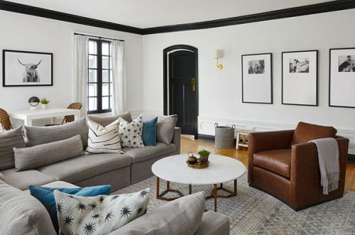 В этом доме в США есть как минимум три гостиные и каждая из них оформлена по-своему. 09