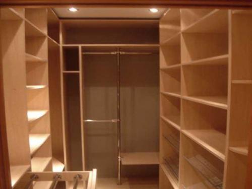 Гардеробная в доме. 05