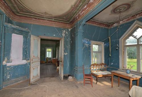 Красивый старинный дом в заброшенной деревне. 08