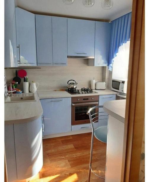 Маленькая кухня в нежном оттенке. 01